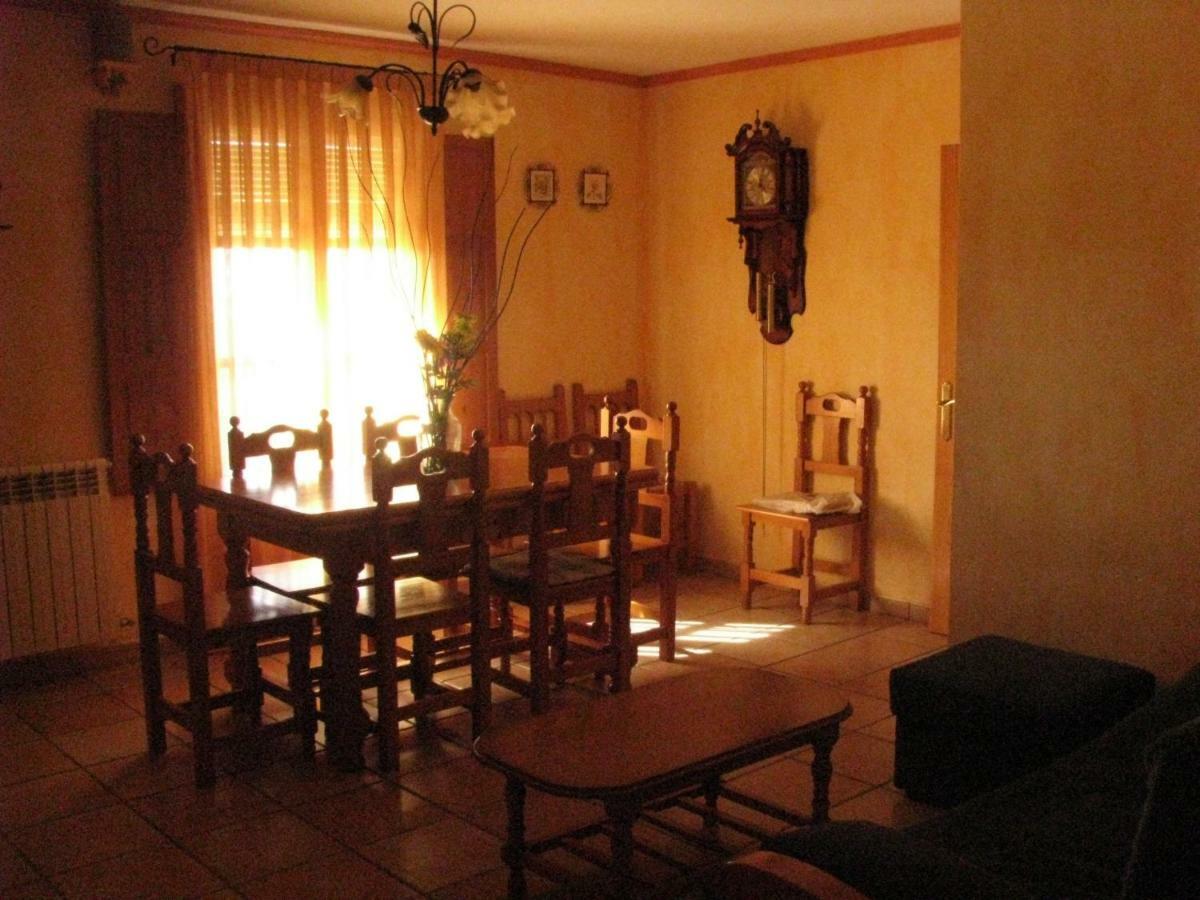 Casa Marzo Pension Angues Buitenkant foto