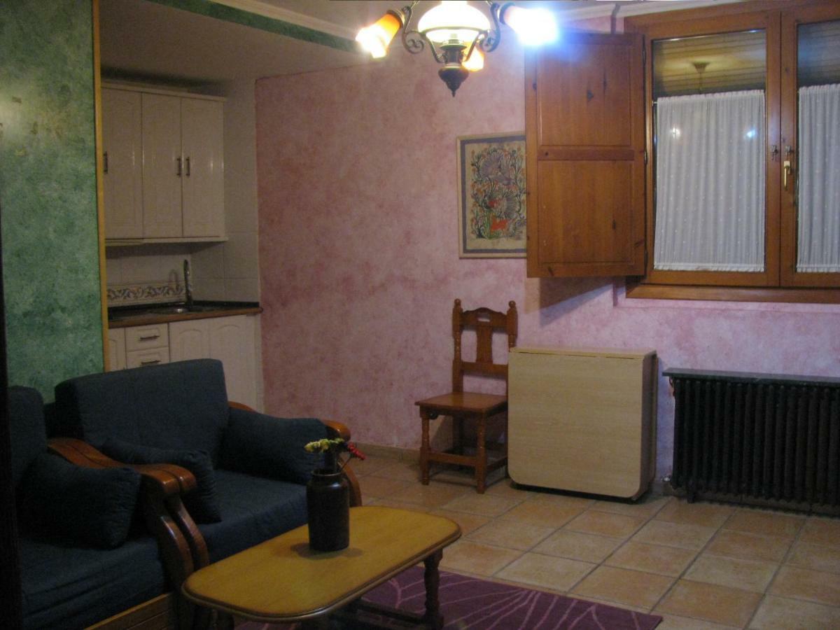 Casa Marzo Pension Angues Buitenkant foto